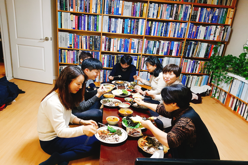 식탁사진밑3.png