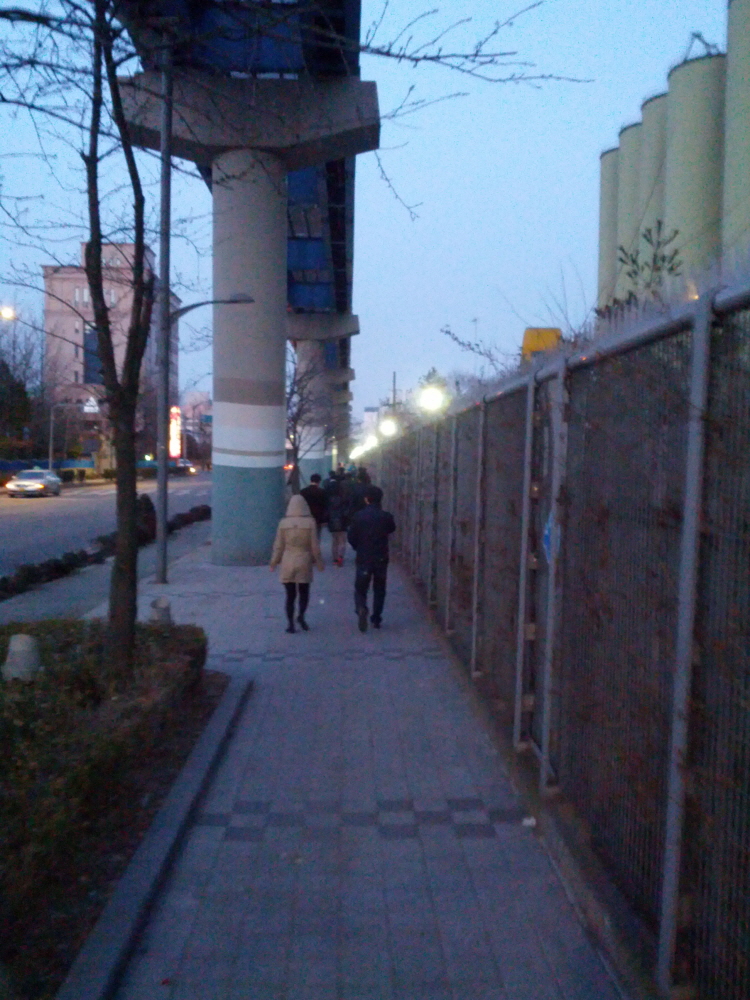 빨리 걷는 회원들.jpg