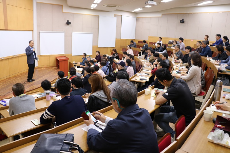 박사님 건국대 강의.jpg