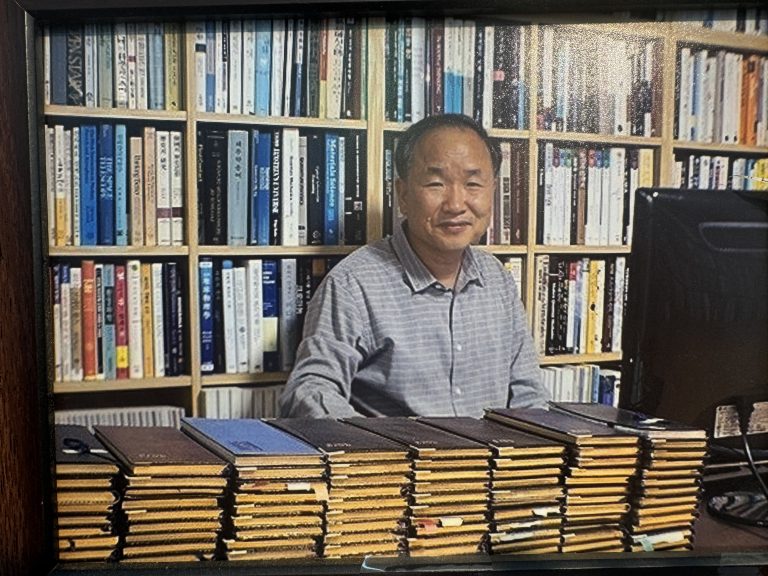 혹시 조선일보에 박사님과 지면 한페이지를 인터뷰한 “최보식이 만난 사람” 인터뷰중 박사님을 “위대한 인간” 이라고 그분이 말하셨는데  그때당시 기사를 찾을 수 없나요?