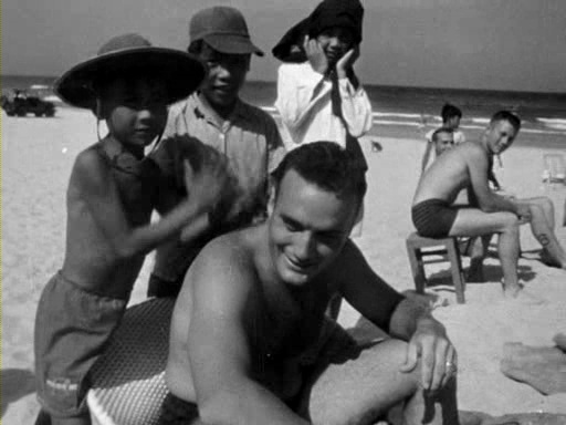 In.The.Year.Of.The.Pig.1968.DVDRip.XviD-iMBT.avi_004669836.jpg : 원과 네모